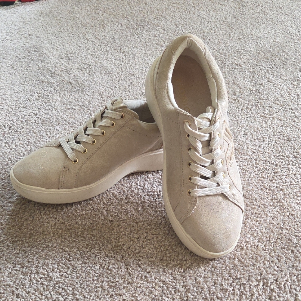 Vionic Kearney Platform  Metalic Gold Sneakers Size 7 - Picture 2 of 7